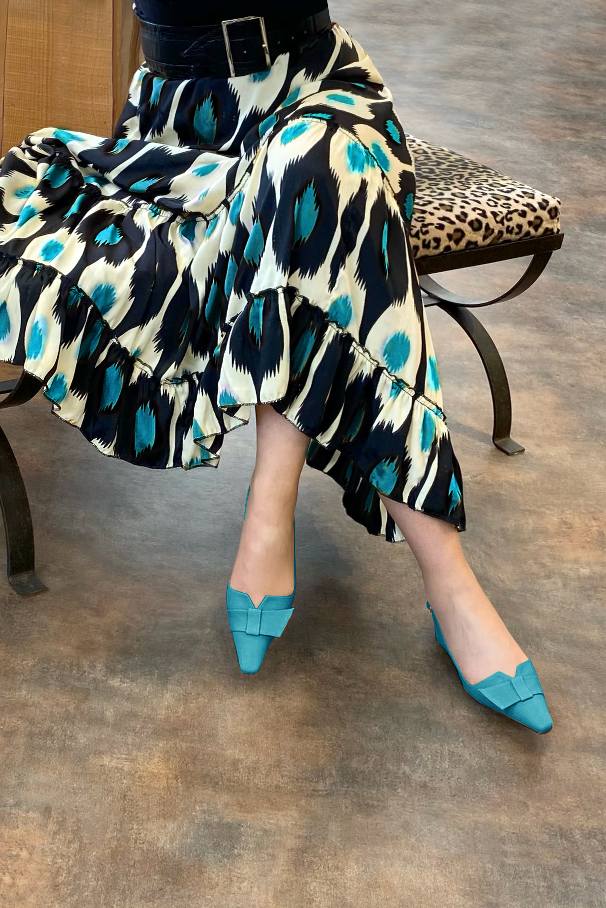 Turquoise blue women's open back shoes, with a knot. Tapered toe. Low block heels. Worn view - Florence KOOIJMAN